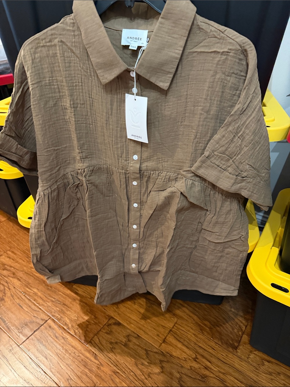 ANDREE BY UNIT Brown Crinkle Button-Front Short Sleeve Top